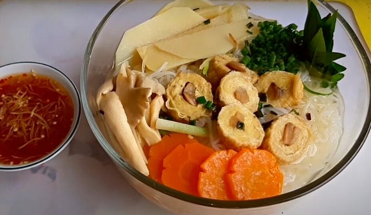 Hướng dẫn nấu món bún măng vịt chay ngon, đổi vị cho ngày chay thanh đạm