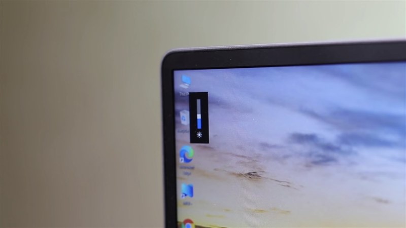 Khi sử dụng ở trong nhà thì tác giả chỉ dùng 50% độ sáng của màn hình trên chiếc Mi Notebook Pro 2021. Nguồn: Tech Singh.