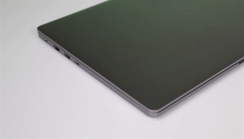 Từng góc cạnh của Xiaomi Mi Notebook Pro 2021 đều có mức độ hoàn thiện cao. Nguồn: Tech Singh.