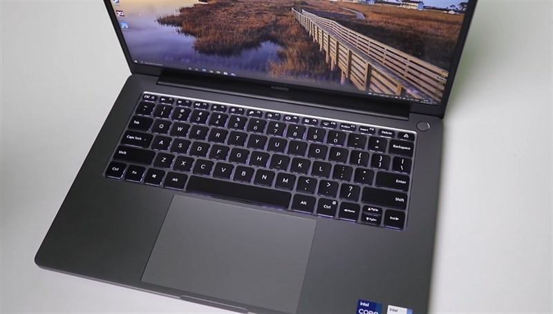 TouchPad của Mi Notebook Pro 2021 được làm với kích thước lớn. Nguồn: Tech Singh.
