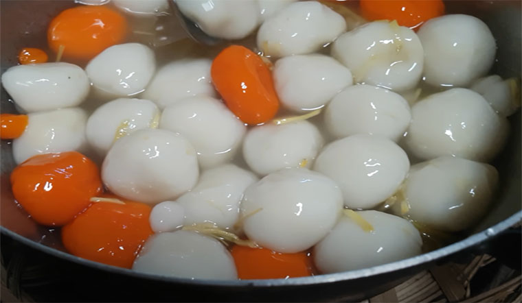 Cách làm chè trôi nước gấc dẻo mềm nhân sầu riêng thơm ngon tại nhà