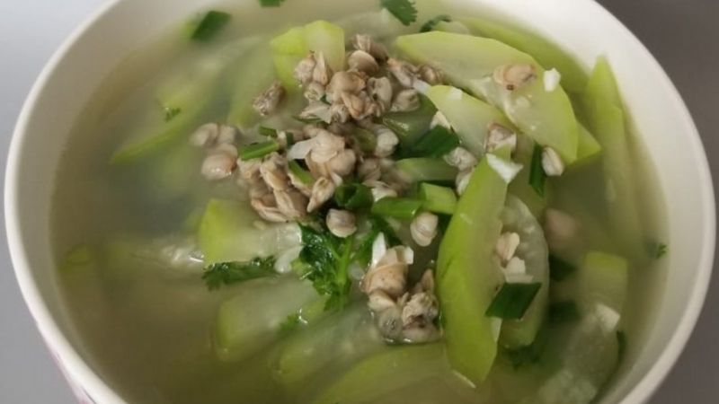 Canh bầu nấu hến