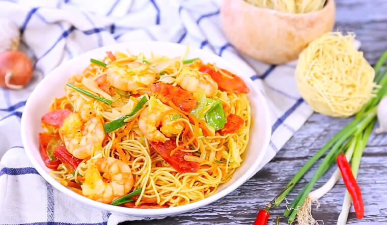 Bí quyết làm món mì xào Singapore ngon đúng điệu