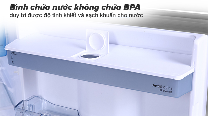 Bình chứa có dung tích 3 lít, được đúc bằng nhựa kháng khuẩn không chứa BPA