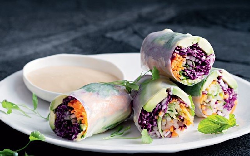 Instructions on how to make delicious five-color spring rolls, easy to make at home