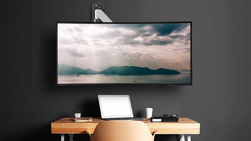 Treo tường màn hình cong sẽ khó hơn so với màn hình phẳng