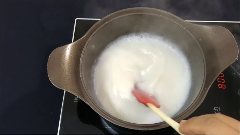 Nấu rau câu sữa dừa