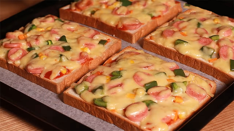 Pizza làm từ bánh mì lát vẫn thơm ngon không thua kém gì pizza truyền thống