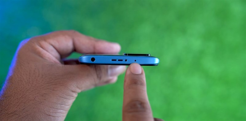 Cạnh trên của Redmi 10 Prime.