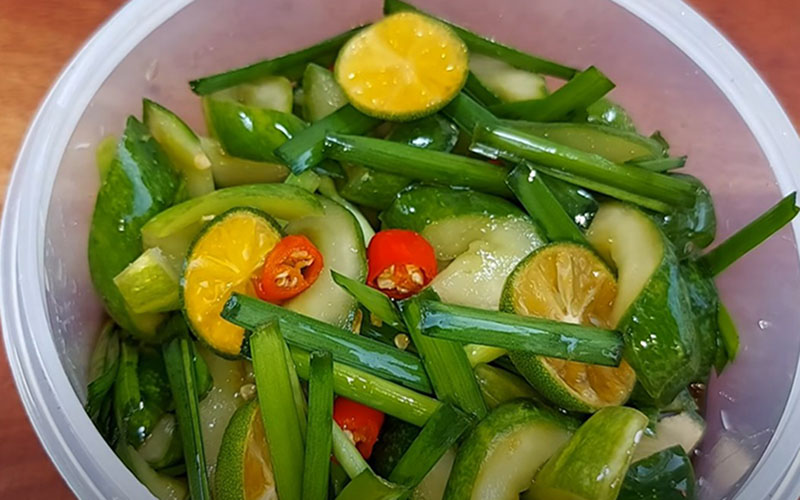 Instructions on how to make pickled cucumbers to eat for a whole month, still delicious