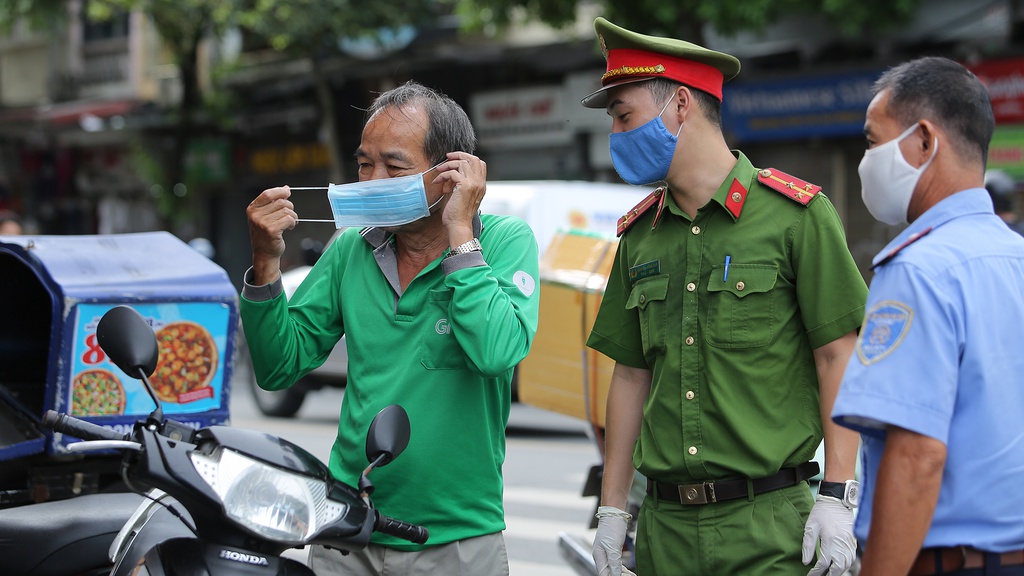 Mức phạt cho người không đeo khẩu trang nơi công cộng 