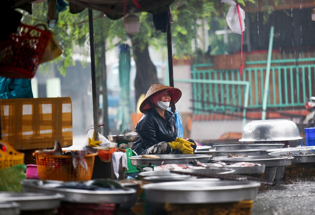 Không chịu tạm đình chỉ hoạt động của cơ sở dịch vụ ăn uống khi có quyết định