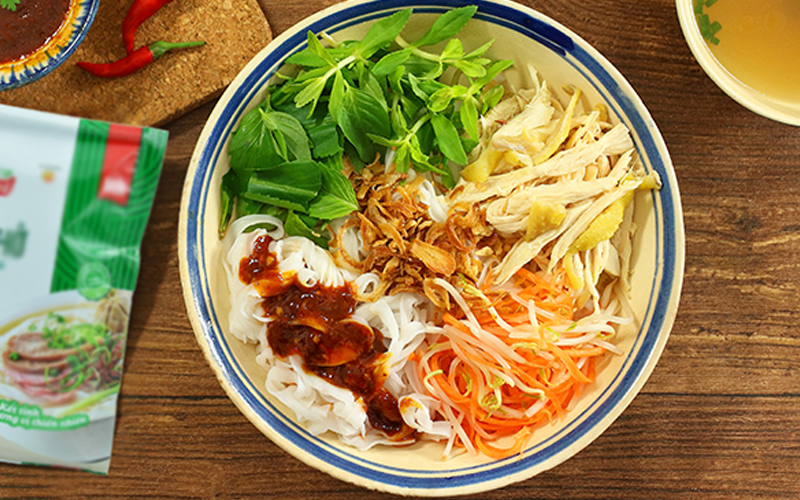 Phở gà trộn sa tế Phở gà trộn sa tế