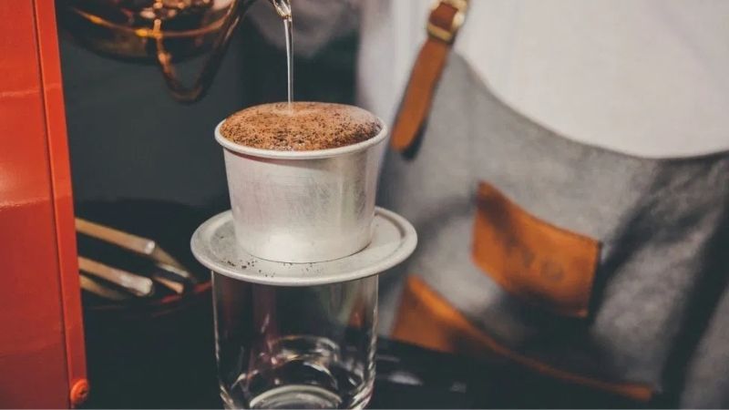 Pha coffe phin nhằm bạc xỉu sở hữu mùi vị chuẩn