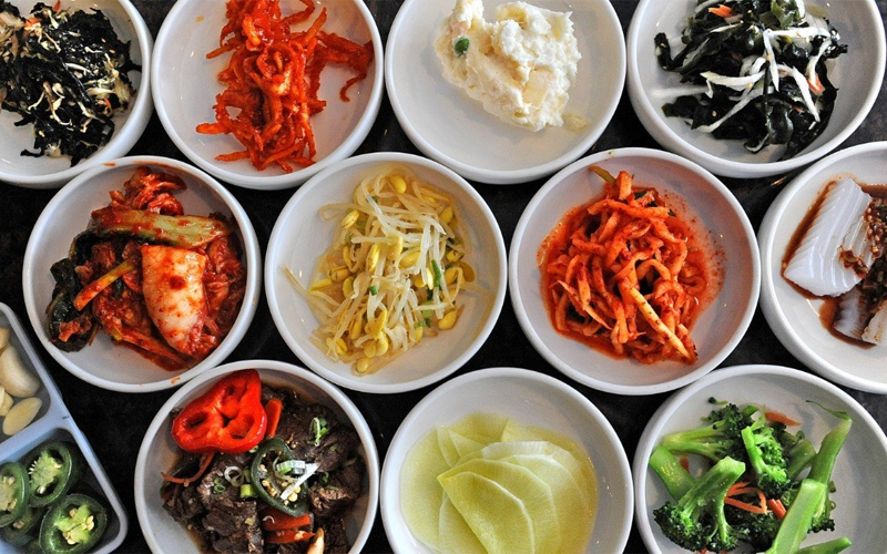 Ở Hàn Quốc, banchan được phục vụ miễn phí