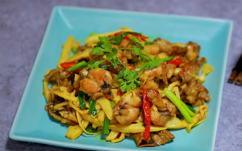Instructions on how to make delicious and attractive spicy stir-fried frog with bamboo shoots