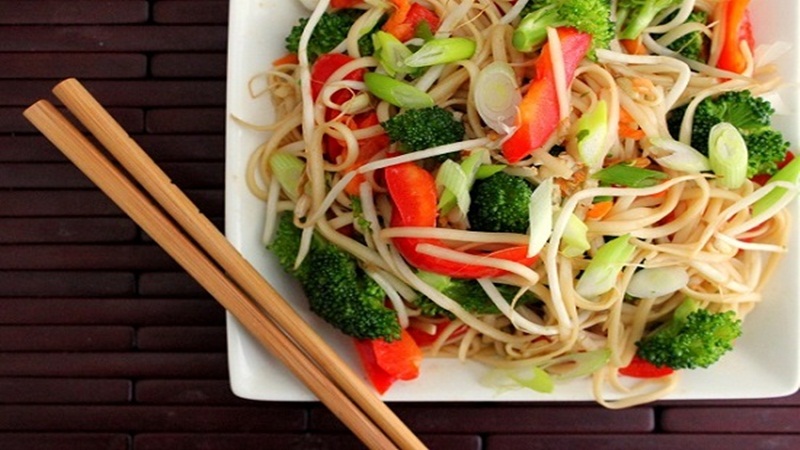 How to make simple and delicious vegetable fried noodles for breakfast