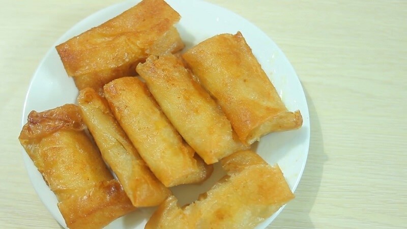 Bánh tráng cuộn chuối chiên