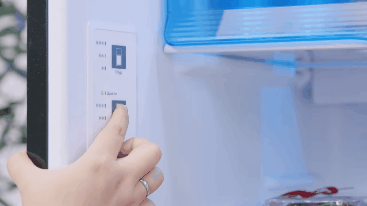 Đánh giá dòng tủ lạnh diệt khuẩn 99.99% Panasonic TL351-381V mới 2021 > Đánh giá chi tiết dòng tủ lạnh Panasonic Inverter TL351-381VG - Chế độ làm đá nhanh