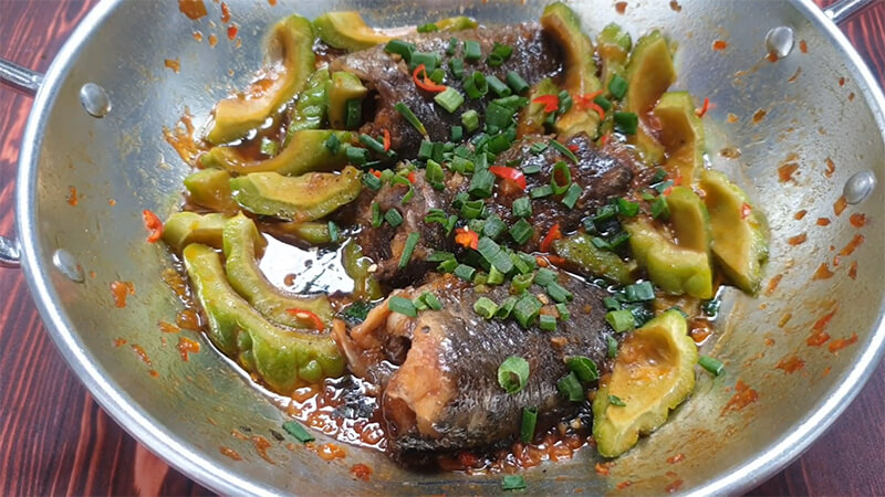 Cá rô kho khổ qua 