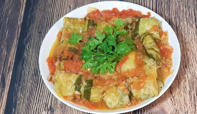 Cách làm bắp cải cuốn thịt sốt cà chua thơm ngon đổi món cho cả nhà