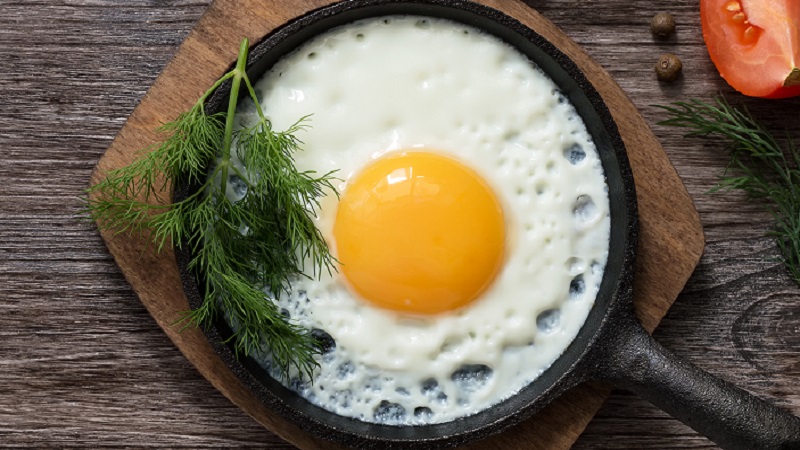 2 quả trứng cung cấp 10% giá trị vitamin B6