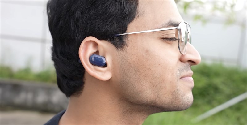 Cảm giác đeo của Redmi Earbuds 3 Pro là rất thoải mái. Nguồn: Tech Unboxing.