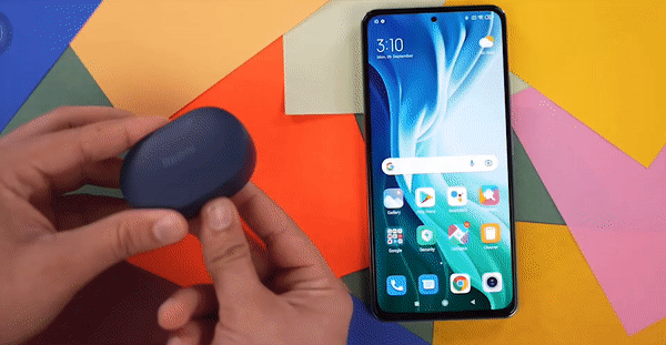 Smartphone Xiaomi có thể nhận diện nhanh chóng chiếc tai nghe Redmi Earbuds 3 Pro. Nguồn: Tech Unboxing.