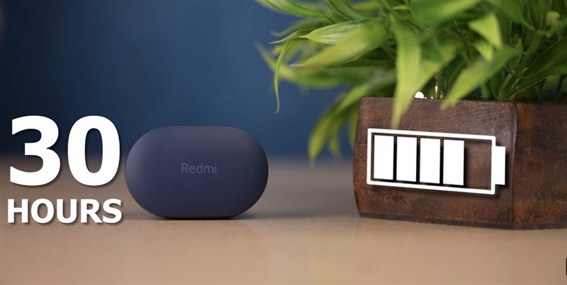 Nếu có hộp sạc thì tai nghe có thể hoạt động liên tục 30 tiếng. Nguồn: Tech Unboxing.