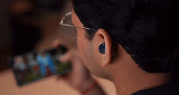 Tính năng tự động dừng/phát nhạc hoặc video của Redmi Earbuds 3 Pro. Nguồn: Tech Unbxoing.