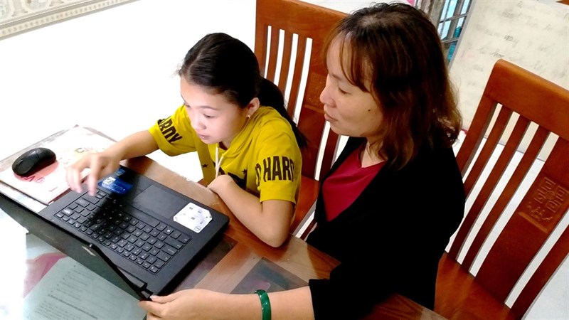 cách giữ an toàn cho trẻ em khi học online tránh bị điện giật