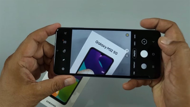 Galaxy M32 5G sở hữu màn hình Infinity-V LCD có kích thước 6.5 inch.