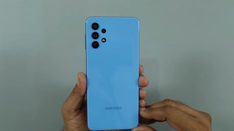 Mặt lưng của Galaxy M32 5G.