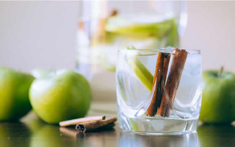 Detox táo và quế giải độc cơ thể