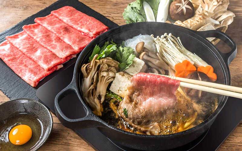 Lẩu sukiyaki là gì? Tìm hiểu cách nấu lẩu sukiyaki Nhật Bản