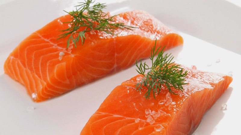 cá hồi cũng là một nguồn cung cấp vitamin B2 hàng đầu 