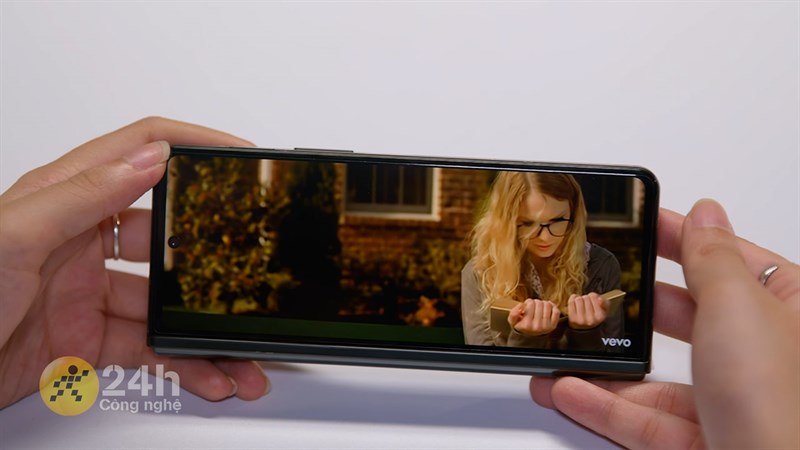 Mình cũng có thể xem YouTube bằng màn hình phụ, trải nghiệm cũng tràn viền mà nhỉ? Mình cũng có thể xem YouTube bằng màn hình phụ, trải nghiệm cũng tràn viền mà nhỉ?