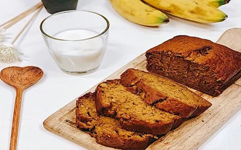 Learn how to make delicious yogurt banana cake with an oil-free fryer