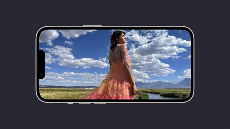 iPhone 13 có kích thước màn hình là 6.1 inch, nhỏ hơn 6.7 inch trên iPhone 12 Pro Max
