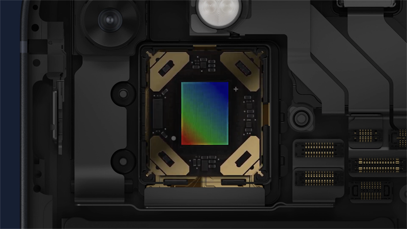 iPhone 13 được Apple cải thiện khả năng quay chụp bằng cảm biến chống rung mới.