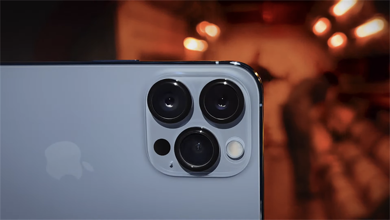 Hệ thống 3 camera sau của iPhone 13 Pro Max đã được cải tiến về thông số. Nguồn: Apple. Hệ thống 3 camera sau của iPhone 13 Pro Max đã được cải tiến về thông số. Nguồn: Apple.