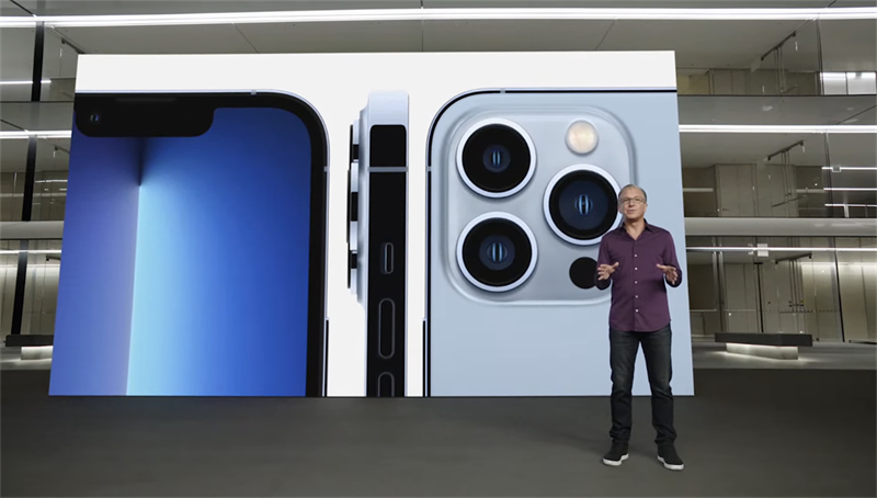 Với các phiên bản iPhone 12 Pro Max và iPhone 13 Pro Max, bạn sẽ không bao giờ muốn rời mắt khỏi màn hình Super Retina XDR, hệ thống bốn camera và bộ xử lý A14 Bionic nhanh hơn. Hãy xem các hình ảnh liên quan để khám phá những tính năng tuyệt vời này.