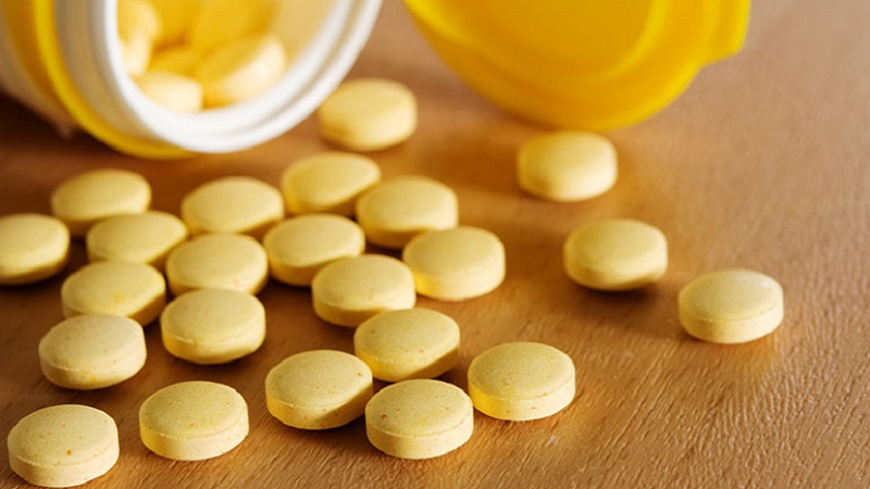 Các chất bổ sung vitamin B3 như axit nicotinic hoặc nicotinamide được FDA Hoa Kỳ chấp thuận để điều trị thiếu vitamin B3.