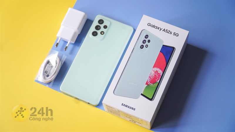 Các phụ kiện bên trong hộp đựng của Galaxy A52s 5G. Các phụ kiện bên trong hộp đựng của Galaxy A52s 5G.