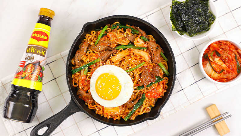 Instructions on how to make delicious Korean fried noodles with a super quick method