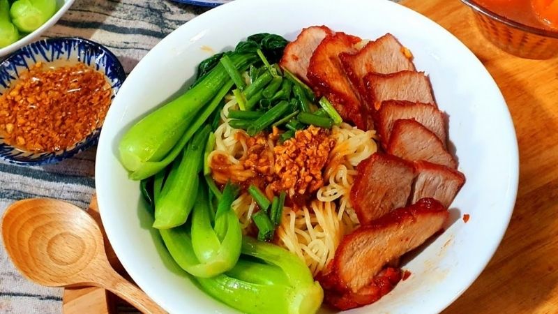 How to make delicious fried noodles with char siu, super easy to make at home