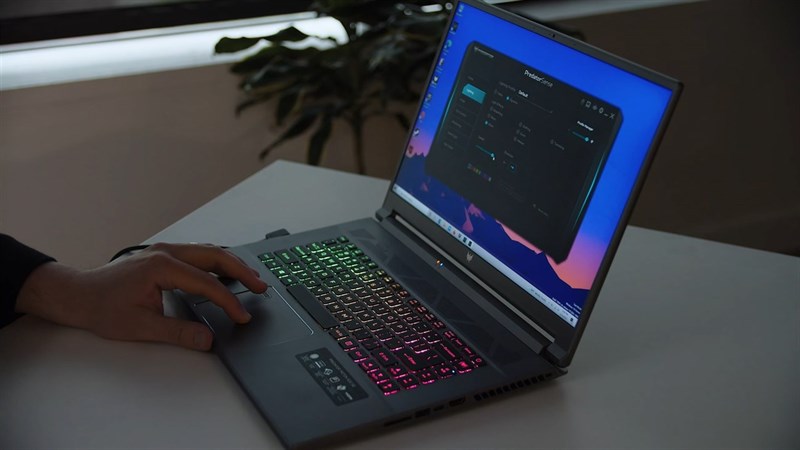 Tác giả rất thích hệ thống đèn nền đổi màu trên bàn phím của Acer Predator Triton 500 SE. Nguồn: Digital Trends.