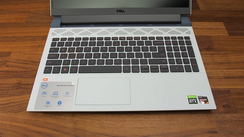 Bàn phím và TouchPad của Dell Gaming G15. Nguồn: Jarrod'sTech.