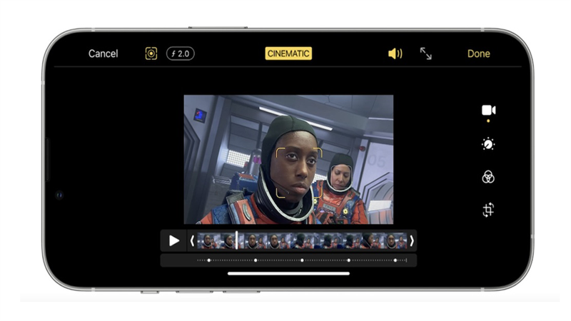 Cinematic Mode iPhone 13 sẽ đưa trải nghiệm quay phim lên một tầm cao mới. Với khả năng chọn người hoặc vật chủ đạo trong khung hình, bản phim của bạn sẽ trở nên mịn màng và chuyên nghiệp hơn bao giờ hết. Hãy tận hưởng sự chuyên nghiệp của bạn với Cinematic Mode trên iPhone 13!