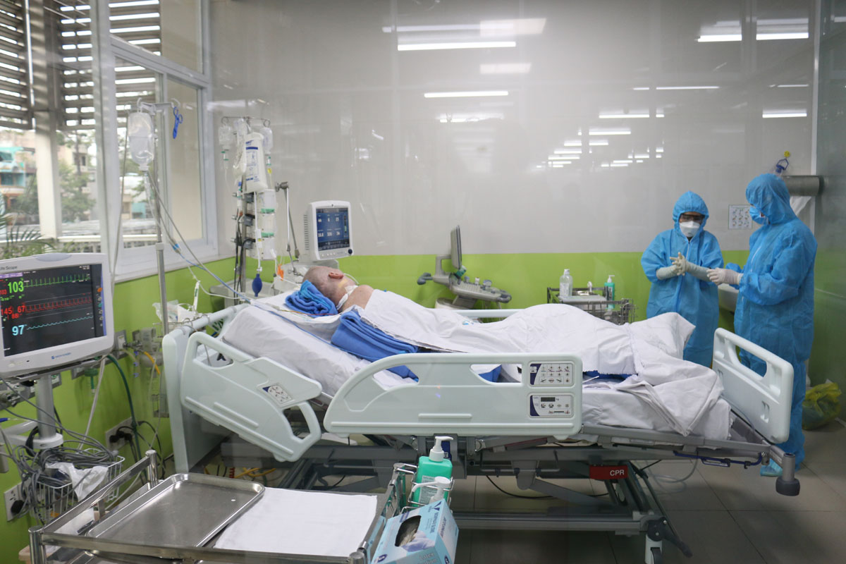 Virus càng tấn công nhiều vào các tế bào, thì sẽ làm cho cơ thể con người yếu dần